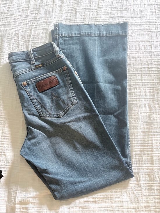 Wrangler Denim - Wrangler Women's Medium Blue Flare Jeans
